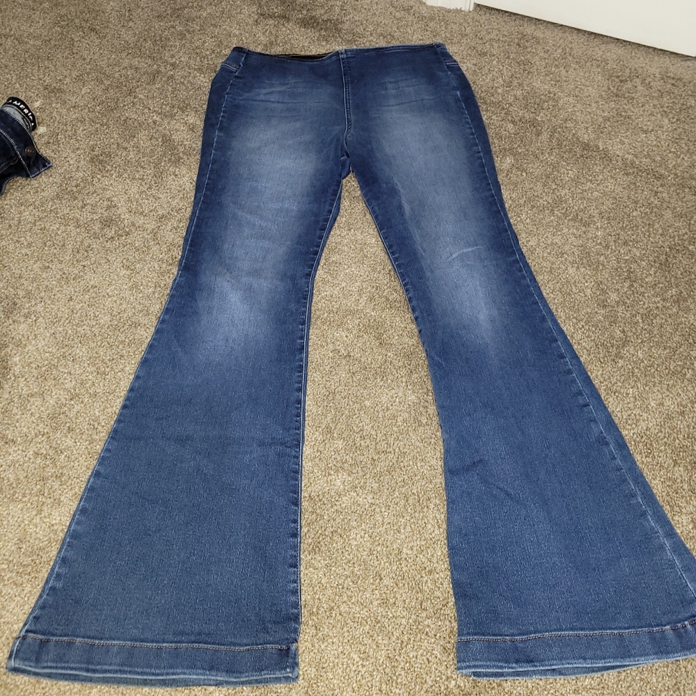 INC Strtch pull on flare jeans